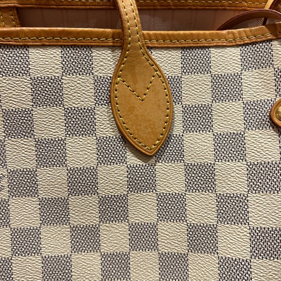 Louis Vuitton Neverfull MM - Picture 12 of 14
